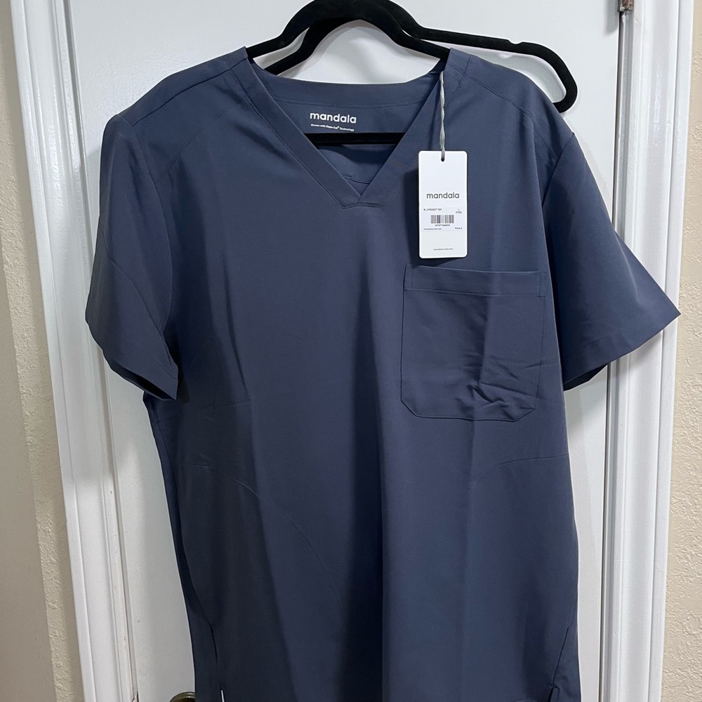 Men's Mandala Steel 3 pocket scrub top